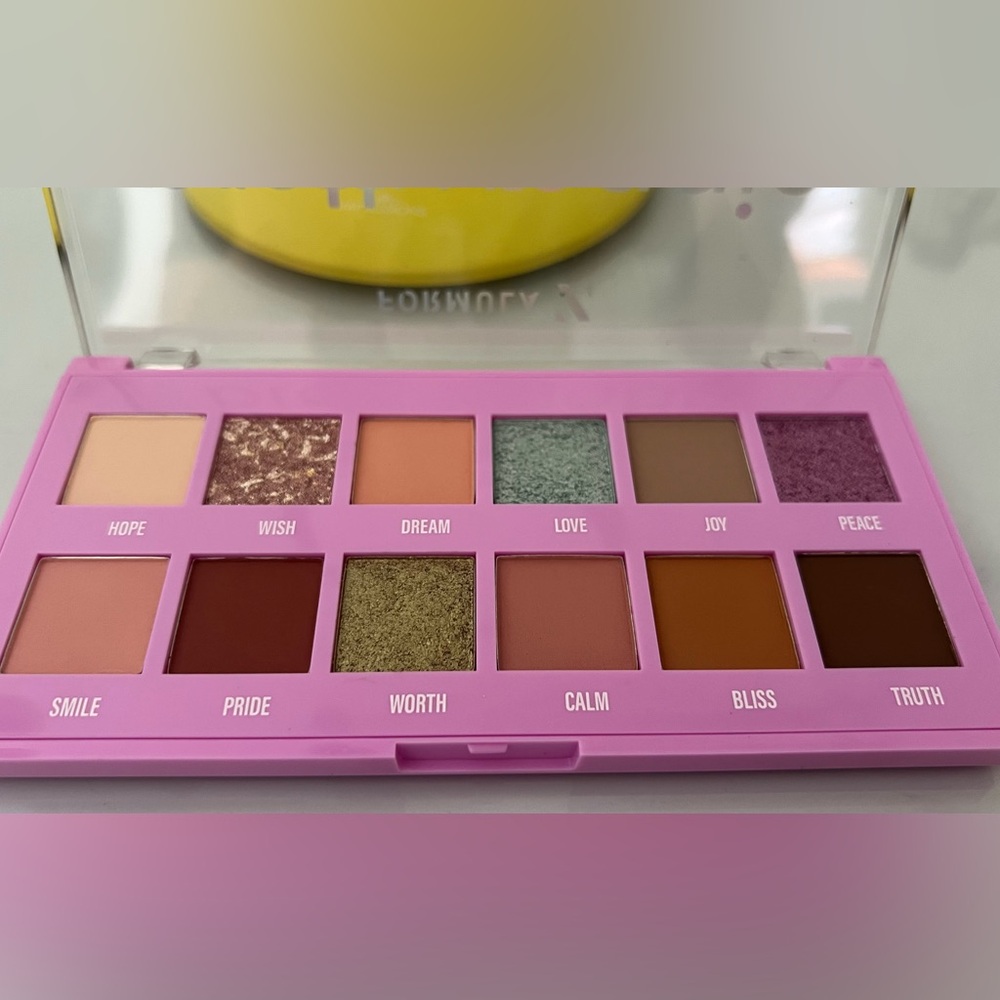 Formula Z Pretty Magic Shadow Palette